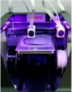 Imagen impresora 3D haciendo pantallas protectoras para coronavirus_rossestetica